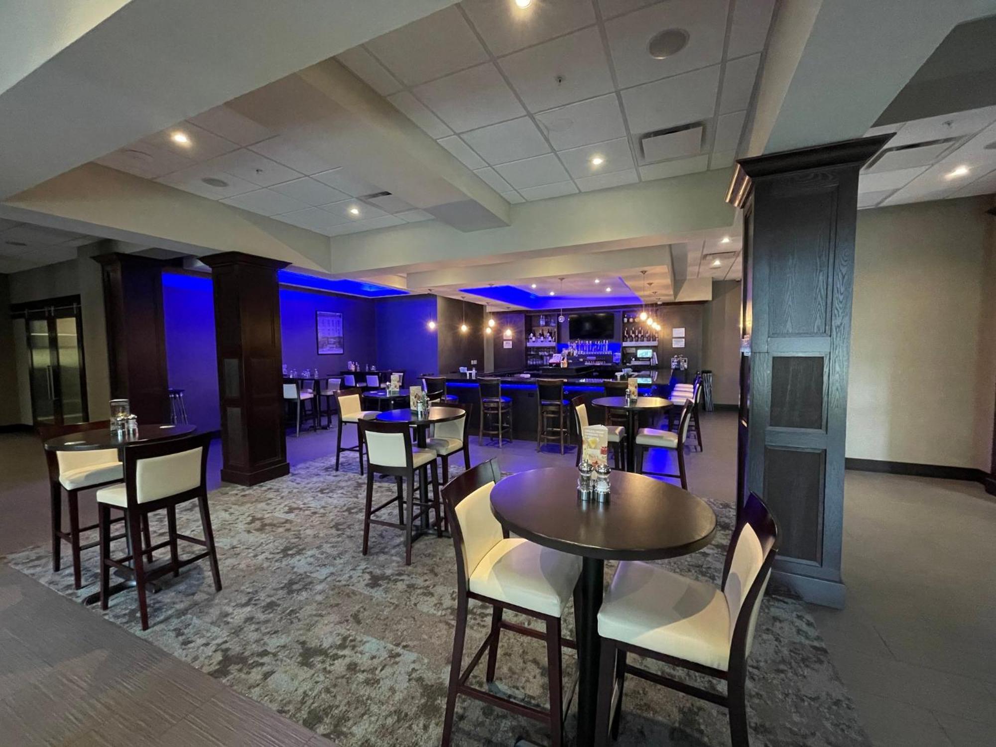 Holiday Inn & Suites - Farmington Hills - Detroit Nw By Ihg Exterior photo